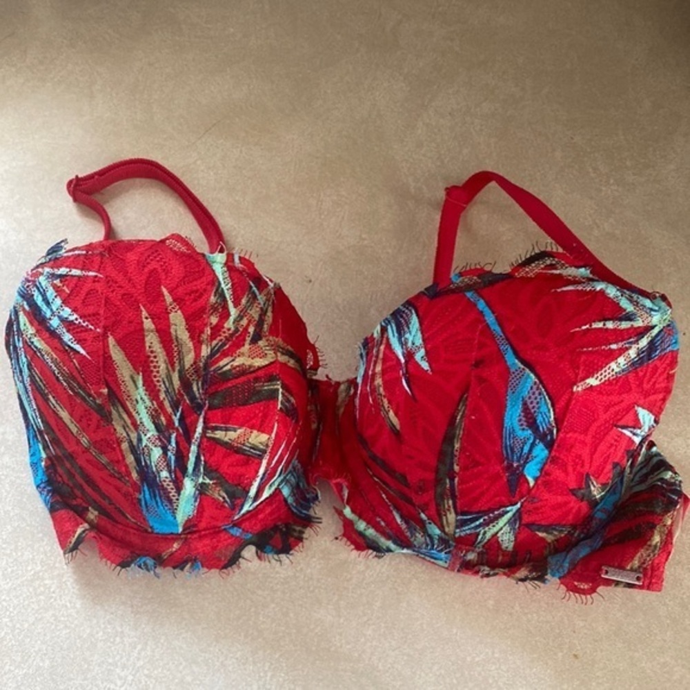 Pink Victoria’s Secret padded bra 32D